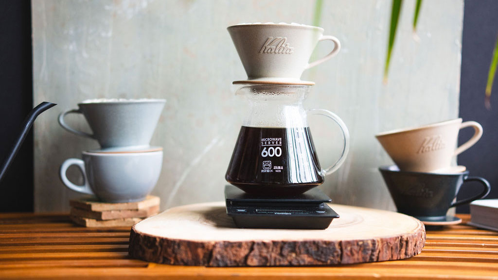 Amazon.com: Kalita Coffee Mill, Cast Hand Grinding, Manual Diamond Mill,  Black, N #42138 Antique Coffee Grinder, Adjustable Grinder, With Lid,  Coffee Shop, Cafe : Home & Kitchen